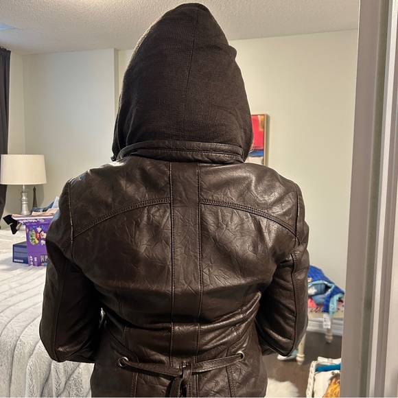 Women’s brown leather jacket from Danier - Picture 6 of 12